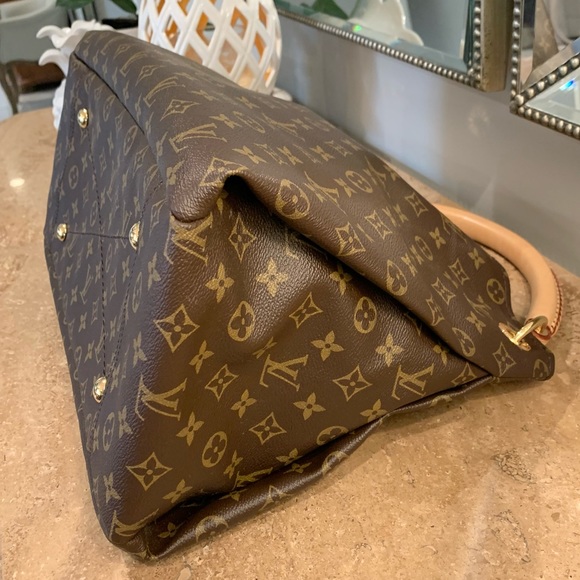 Authentic Louis Vuitton Artsy MM Handbag - Picture 7 of 17
